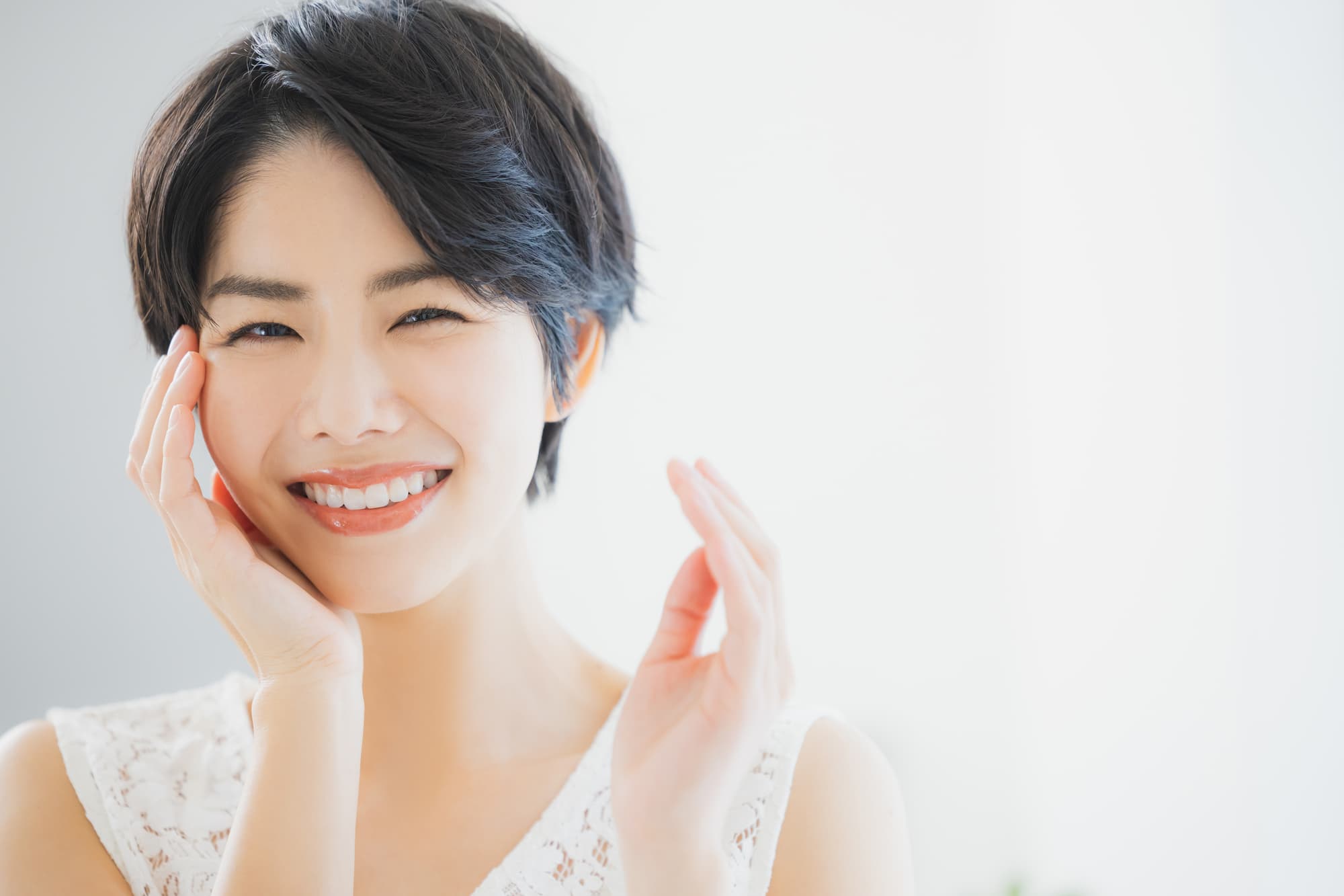 マウスピース矯正に成功し笑顔に自信が出た女性