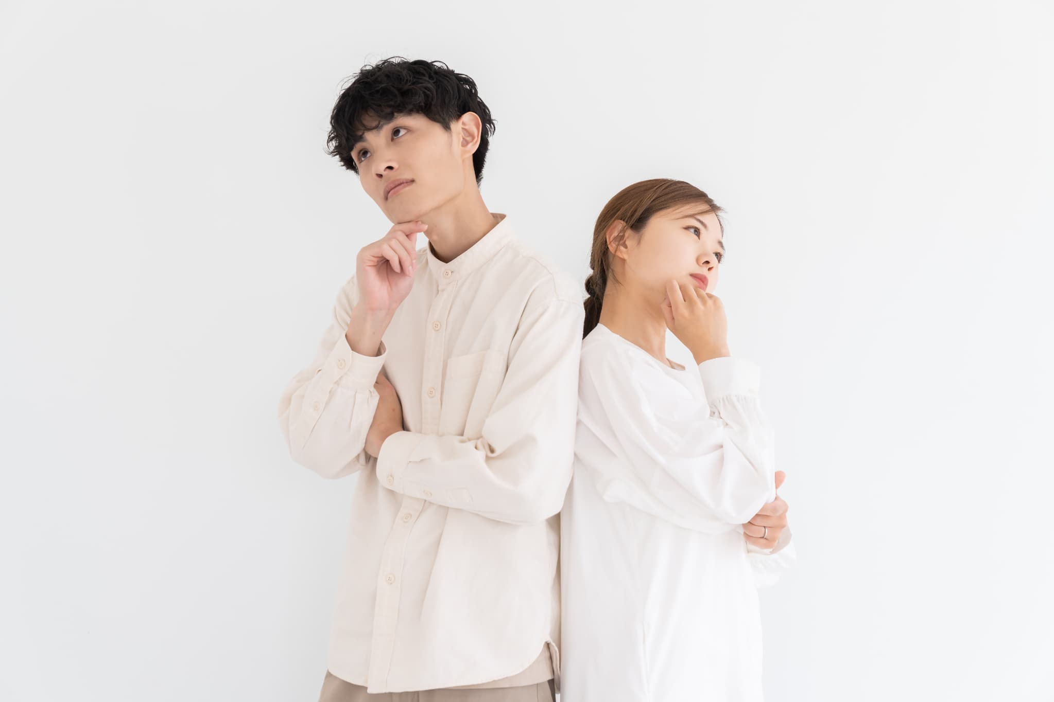 マウスピース矯正では歯を削ることがあるのか疑問に思う男女