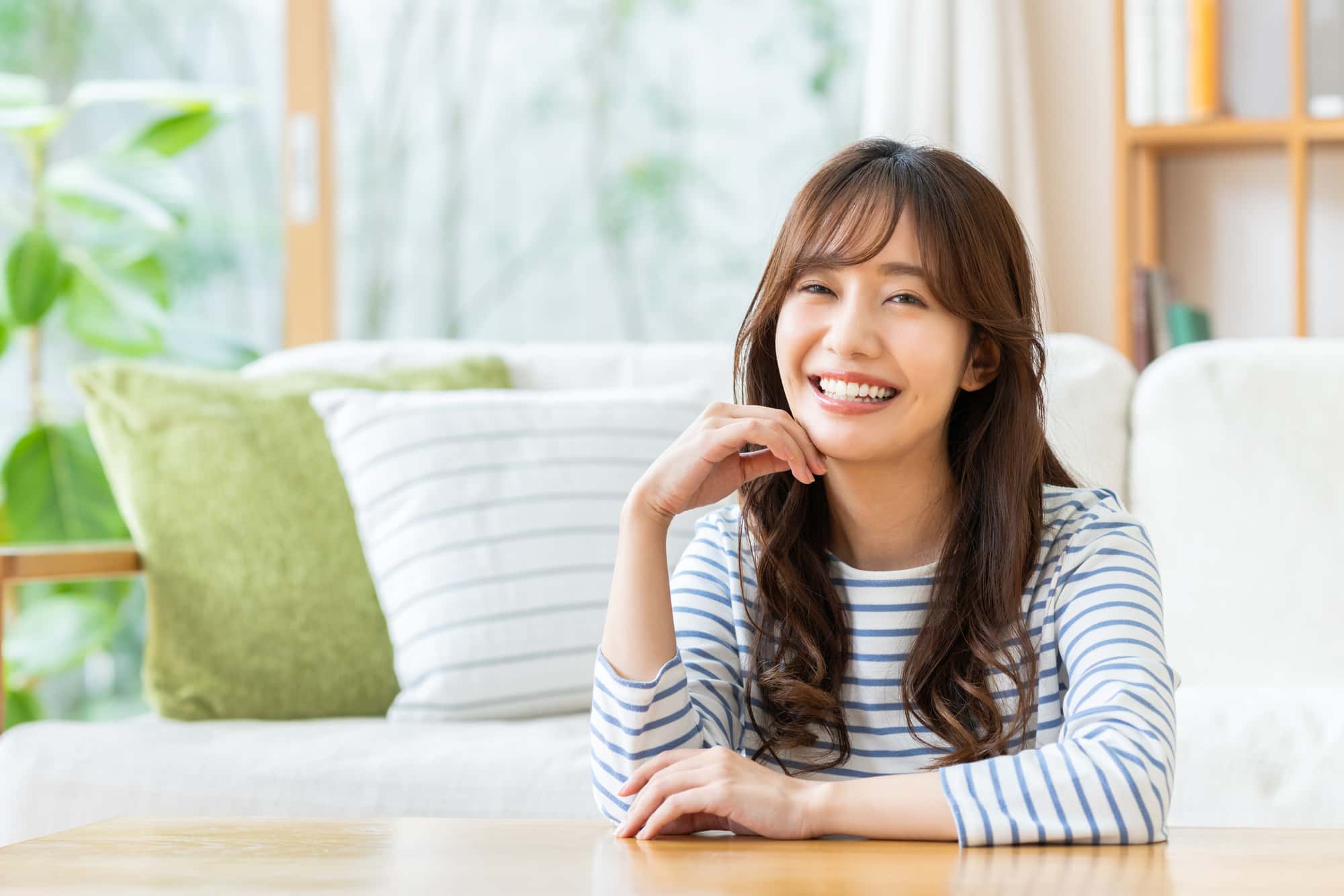 虫歯を治療して笑顔の女性
