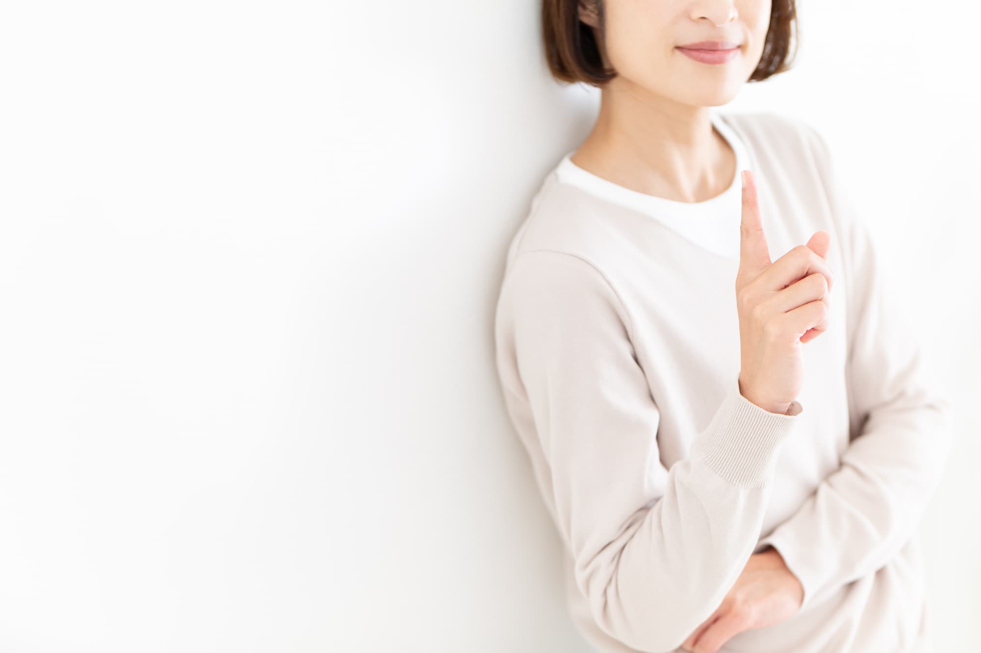 歯医者でクリーニングを受けるときの注意点を伝える女性