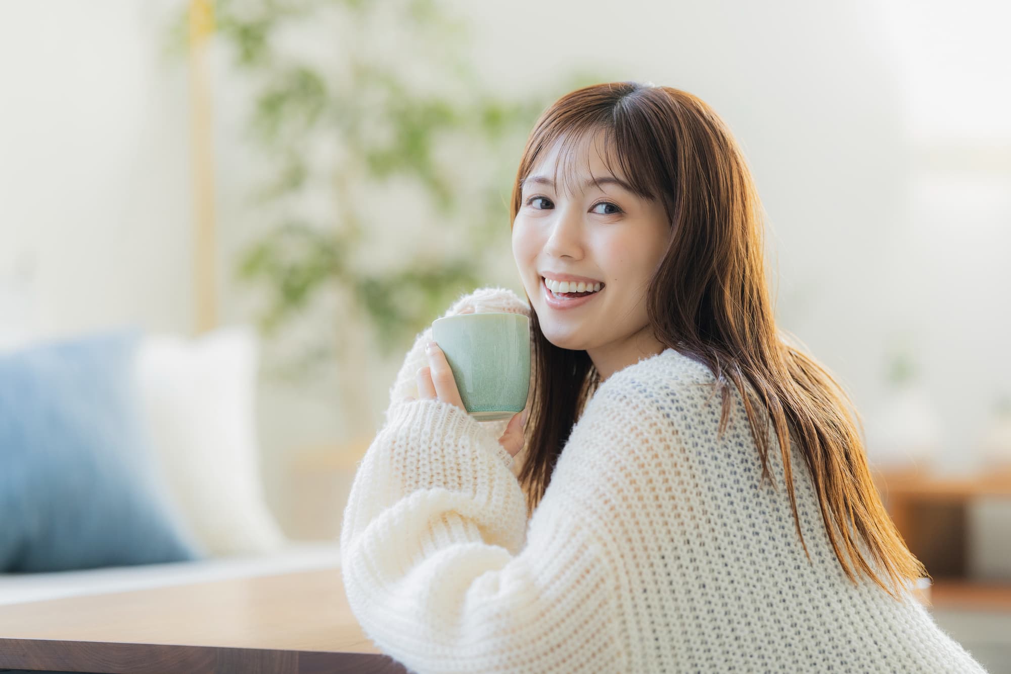 奥歯の虫歯を治療した笑顔の女性