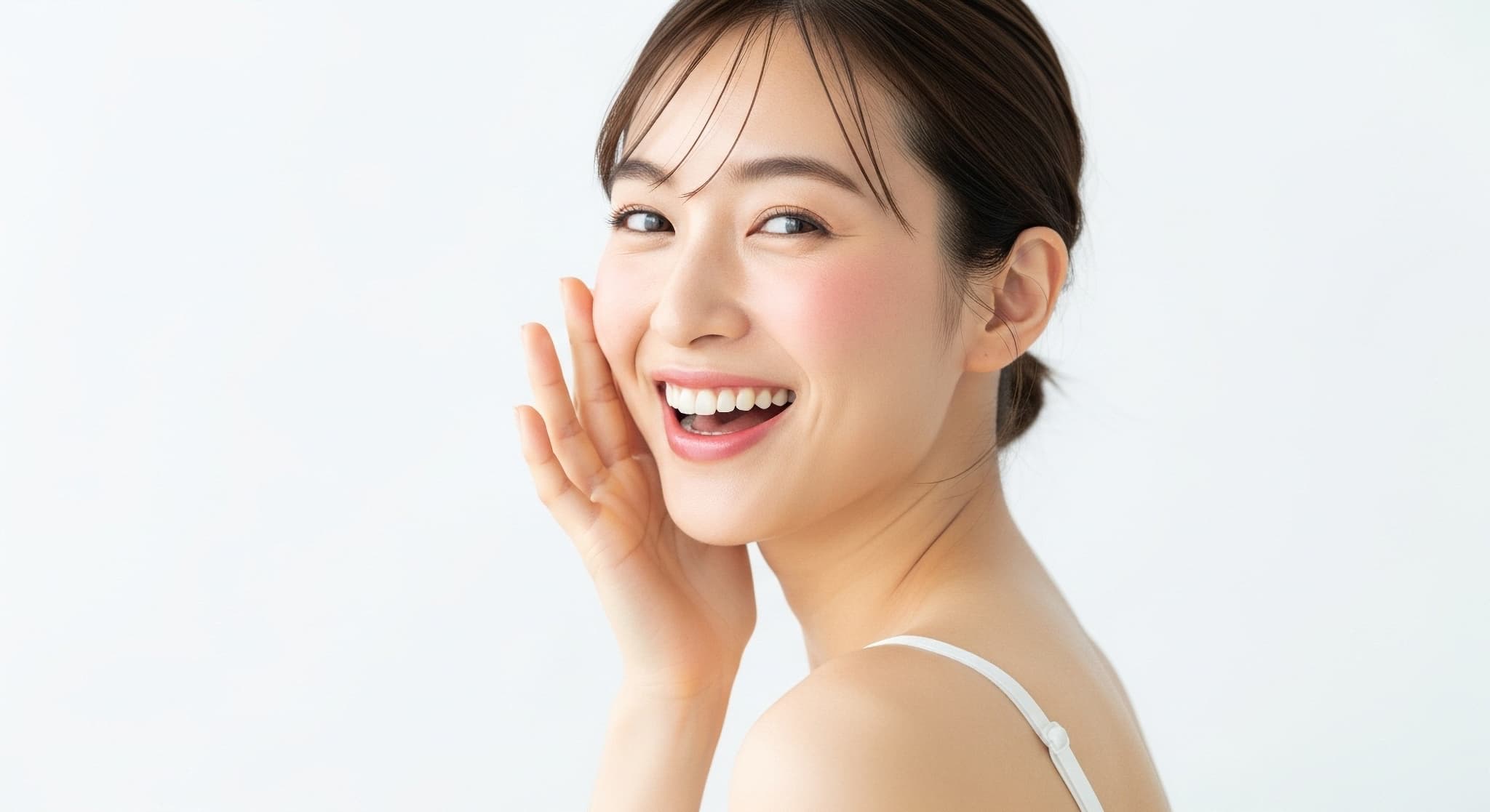 前歯を整えて笑顔に自信が持てるようになった女性